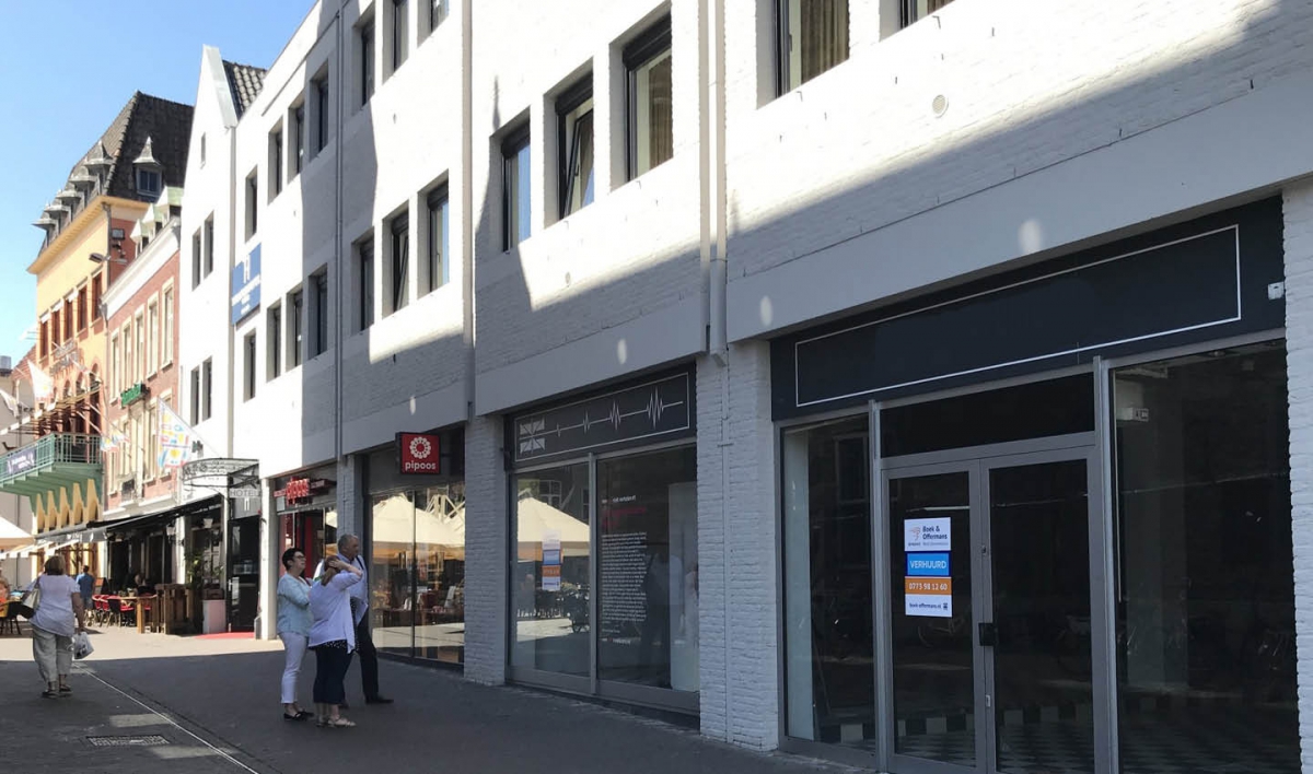 Fotoelektrisch halfrond schudden Ulla Popken huurt winkelruimte in het centrum van Venlo! - Boek en  Offermans Makelaars
